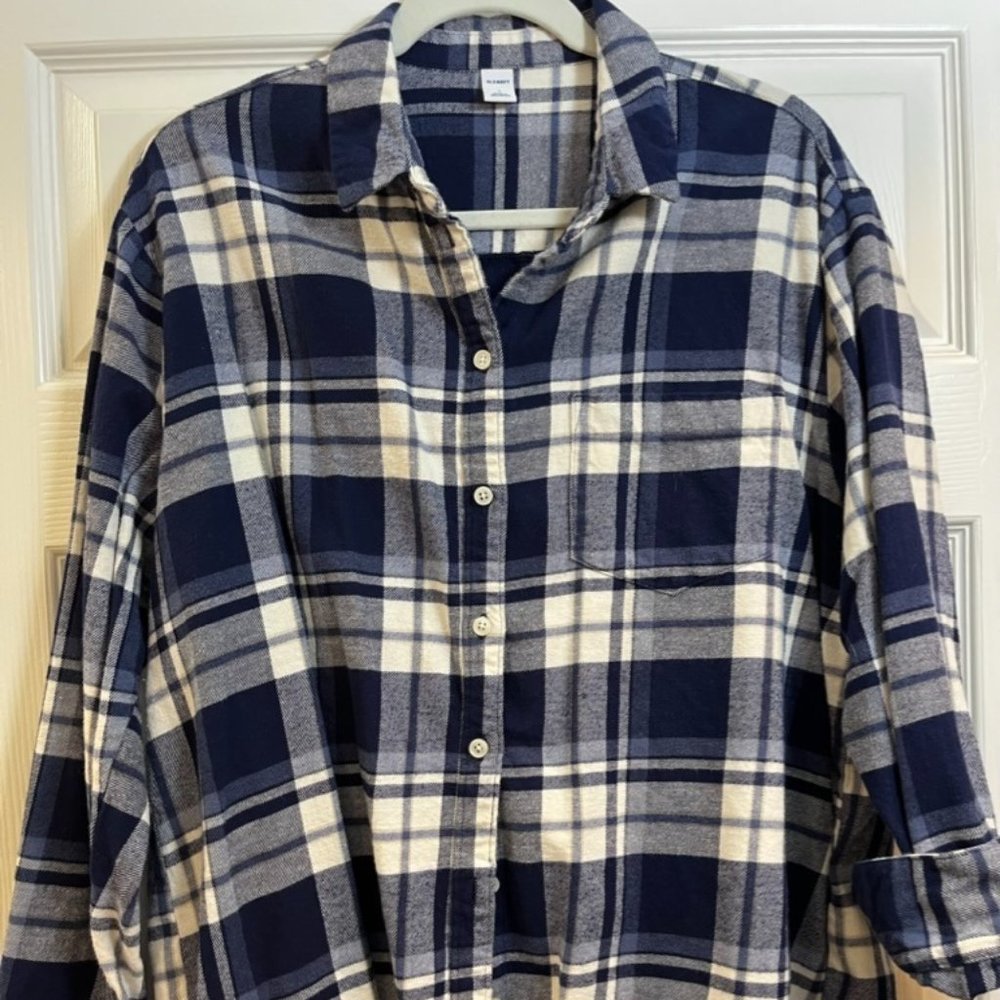 Old Navy Women's Warm Navy Plaid Flannel